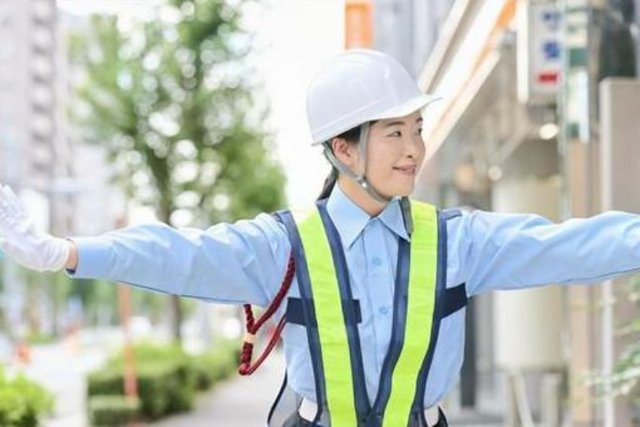 建築現場等での交通誘導★未経験・ミドル・シニア・女性が活躍中！週2～6日★日・週払い可の詳細画像
